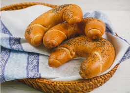 РОГАЛИК С МАКОМ